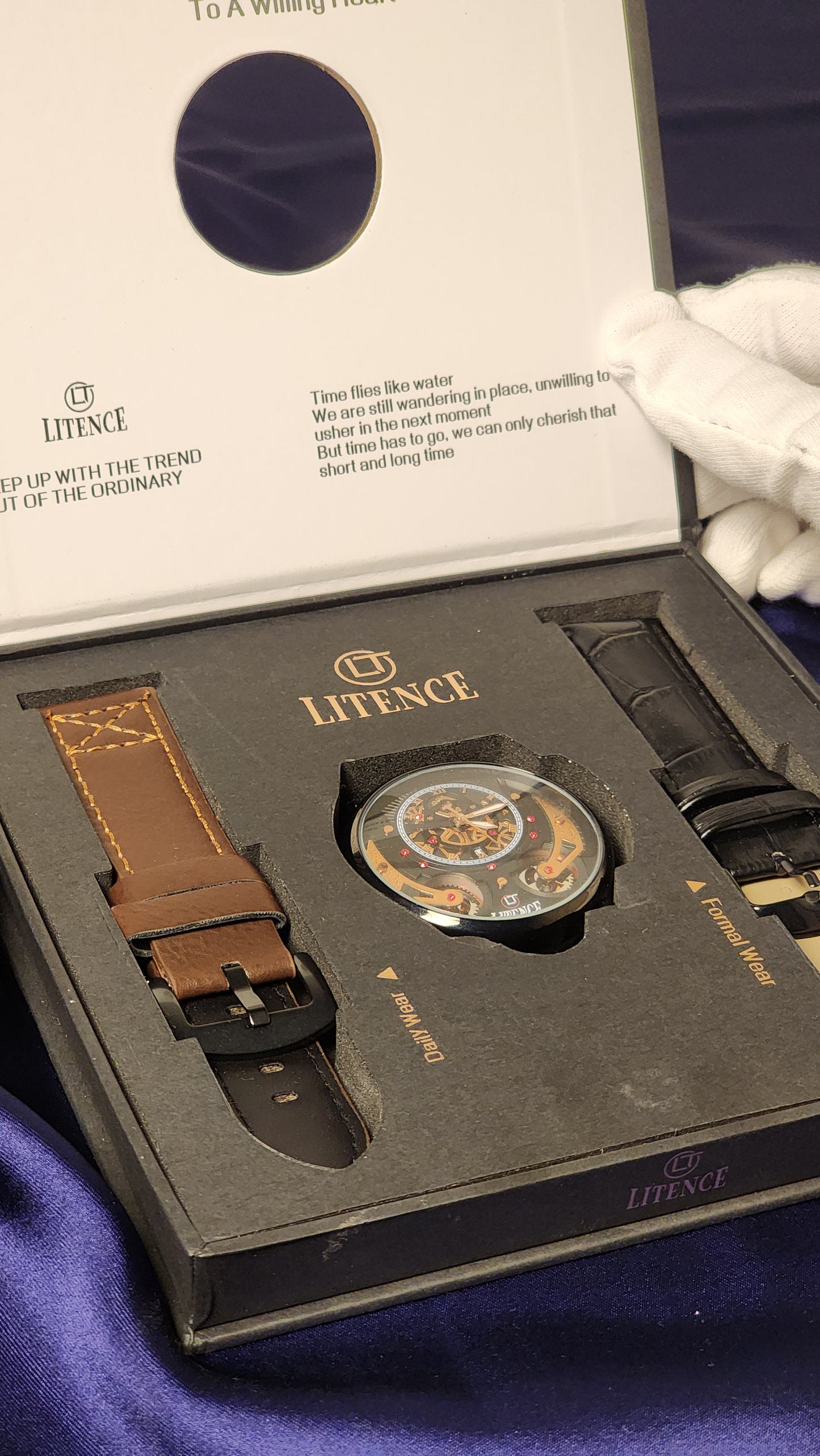 Get Litence premium men's watch with two interchangeable straps.